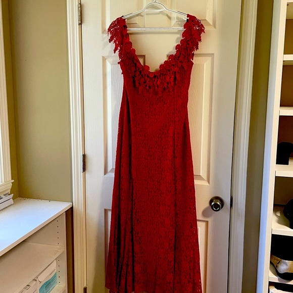 Red formal gown with matching lace shawl - Picture 2 of 2